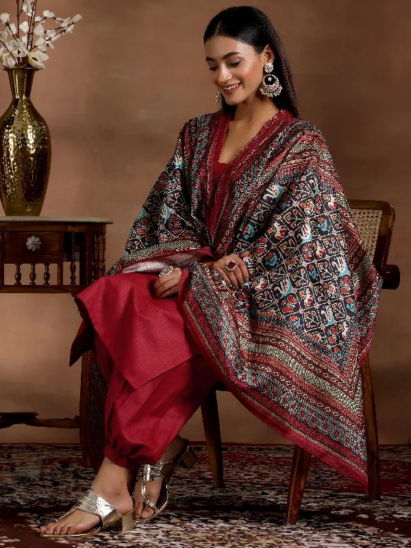 Maroon Solid Cotton Blend Straight Suit With Dupatta