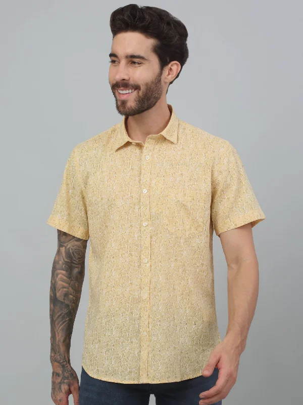 Men's Short-Sleeve Shirts for Warm WeatherMen's Yellow Casual Abstract Print Half sleeve Shirt