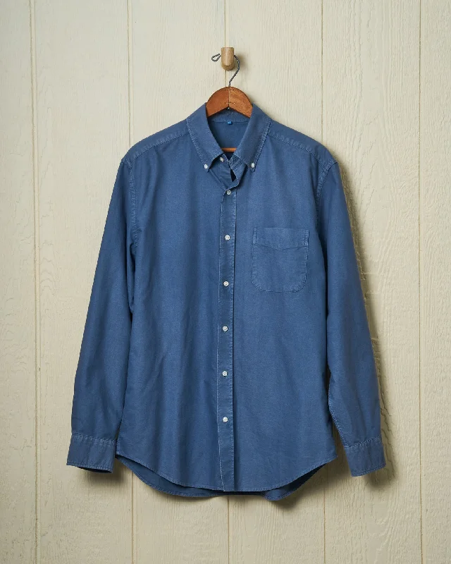 Versatile Men's Short-Sleeve ShirtsGarment Dyed Oxford Shirt in Weathered Navy