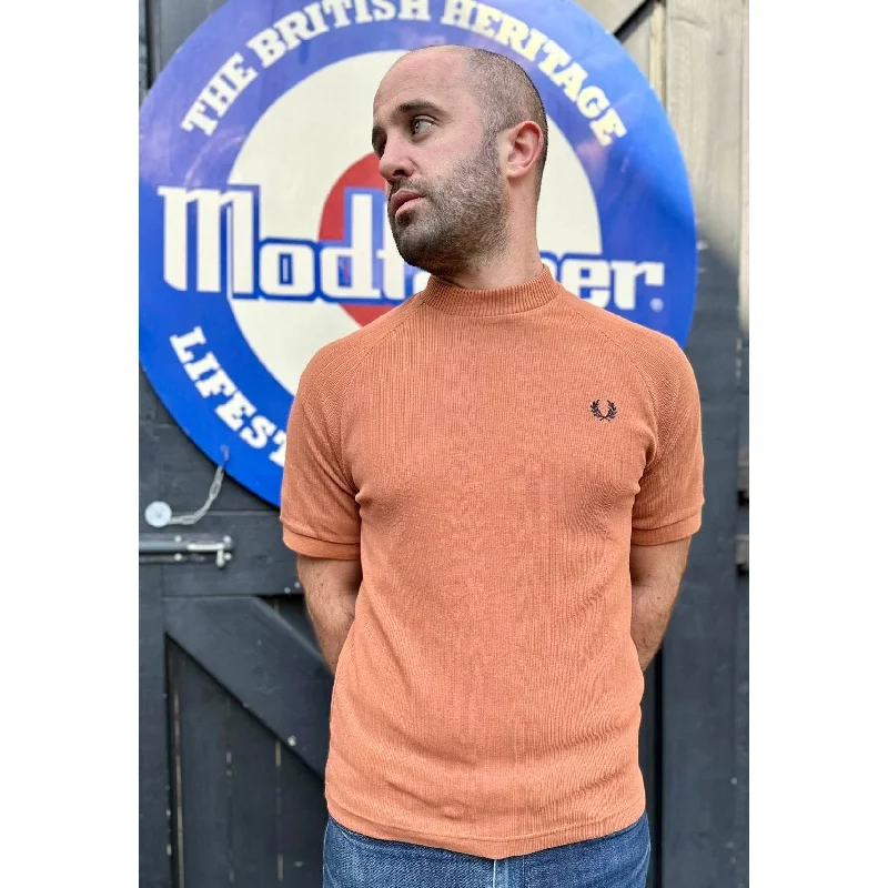 Men's Shirts with Double-Breasted DesignsFred Perry - M8680 Ribbed Marmalade Raglan Sleeve T-shirt