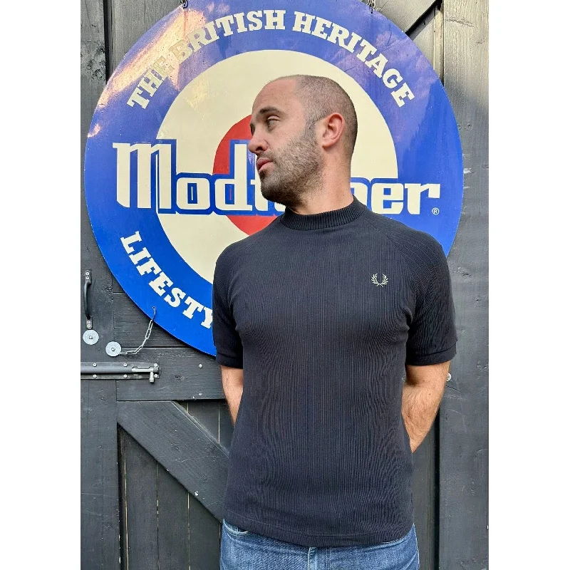 Men's Shirts with Cowl NecksFred Perry - M8680 Ribbed Black Raglan Sleeve T-shirt