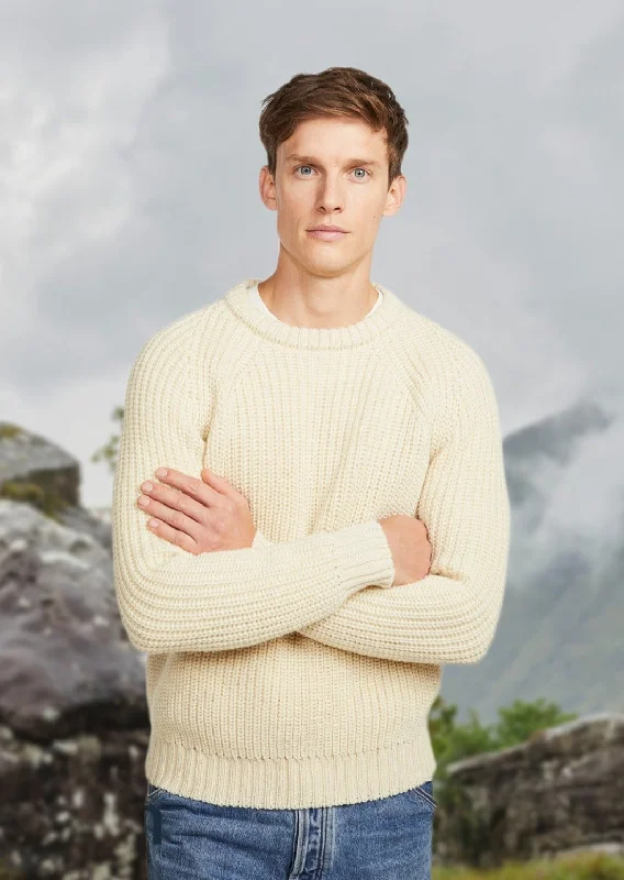 Men's Sweaters with Tapered ShapesMen's Aran Fisherman Raglan Crew Sweater | Natural