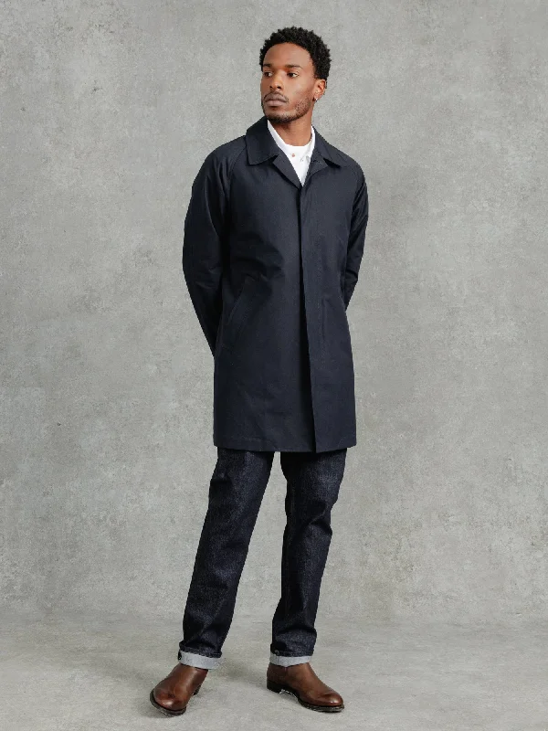 Men's Coats with HoodsThe Ventile® Raglan Raincoat - Ink