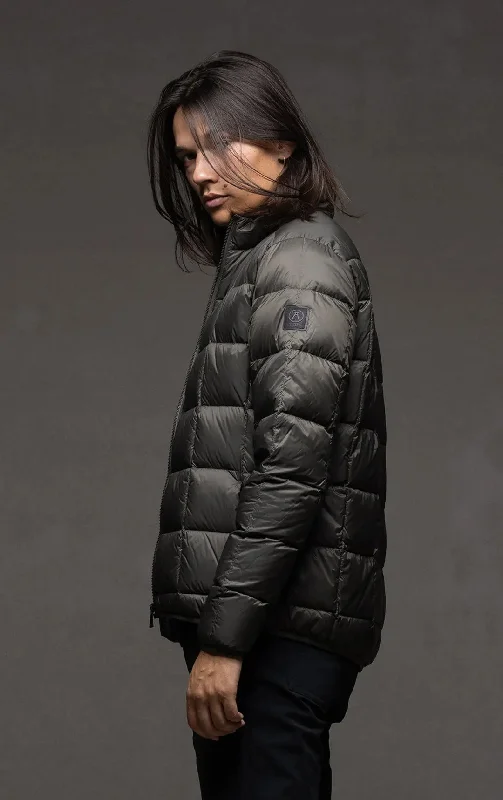 Men's Coats for Winter SportsESSENTIAL LIGHTWEIGHT DOWN JACKET
